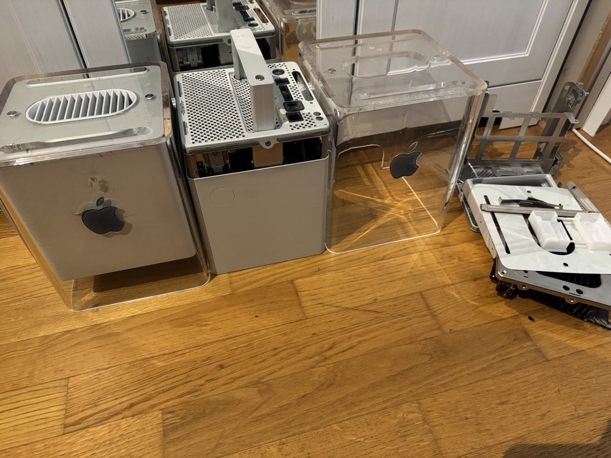 Apple Custodie: Apple Power Mac G4 Cube Gehäuse Ersatzteile – Difettoso da St. Gallen venduto da gonzovaldez
