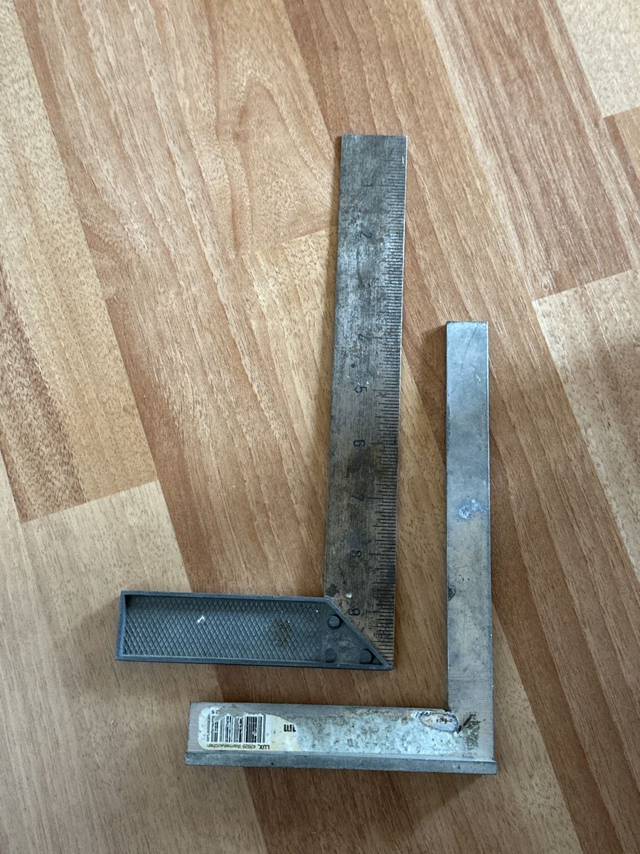 Tutti gli attrezzi: 2 Winkel / Metallwinkel / Anschlagwinkel klein – Usato da St. Gallen venduto da mai_2lcj 1