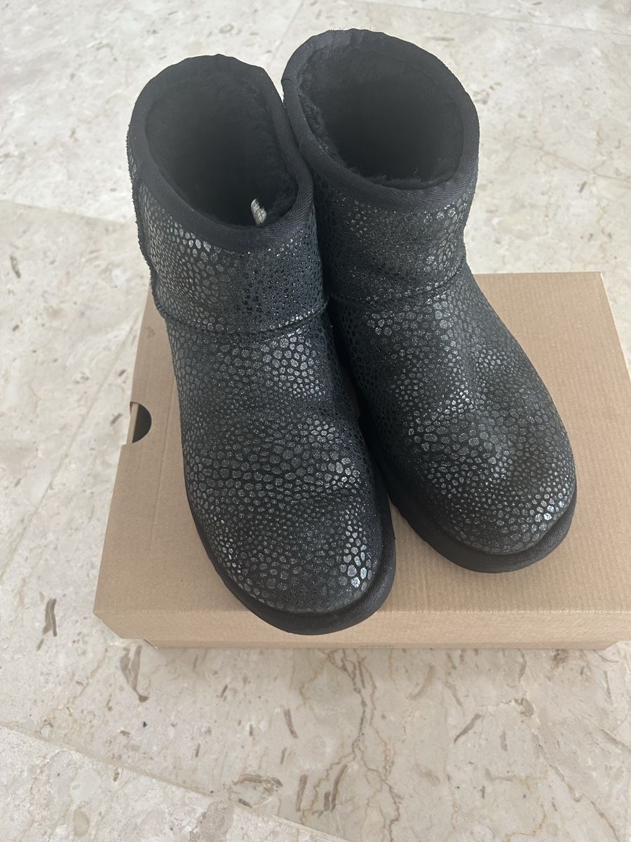 Ugg Scarpe da donna: Stivaletti UGG classic mini glitzy num 39 – Usato da Locarno venduto da Matic04 1