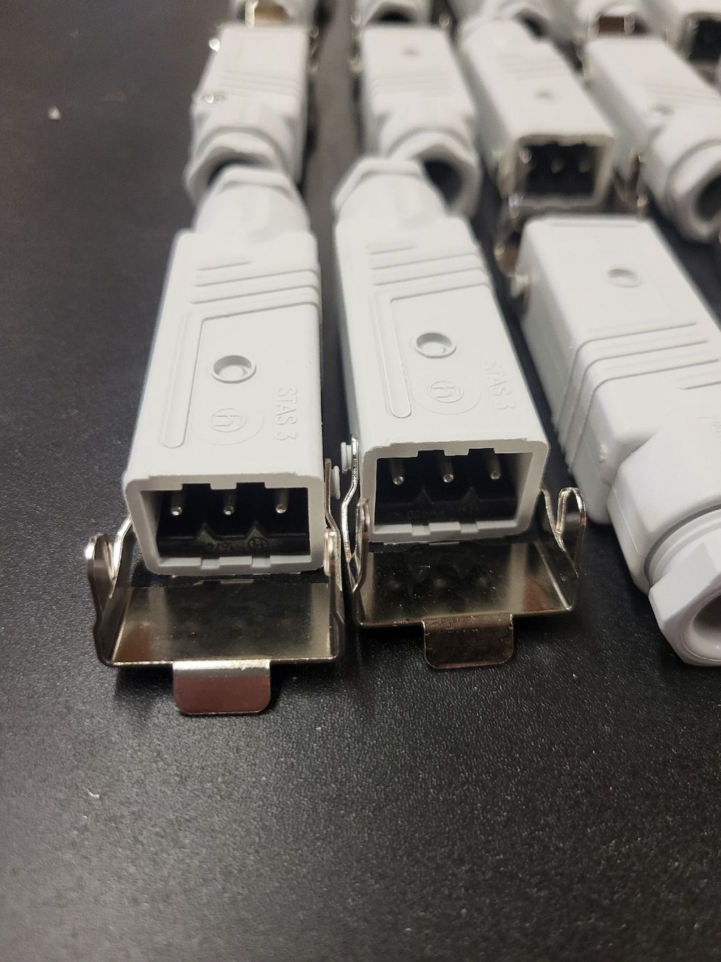 Spine: 28x Storenstecker Hirschmann STAS 3 – Nuovo (secondo la descrizione) da Alpnach Dorf venduto da str_jdw2 1