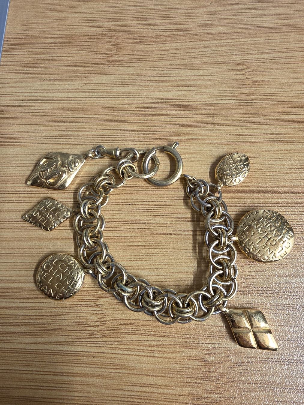 Chanel Bracciali & Braccialetti: Bracelet CHANEL – Usato da Val-d'Illiez venduto da AntiqueG