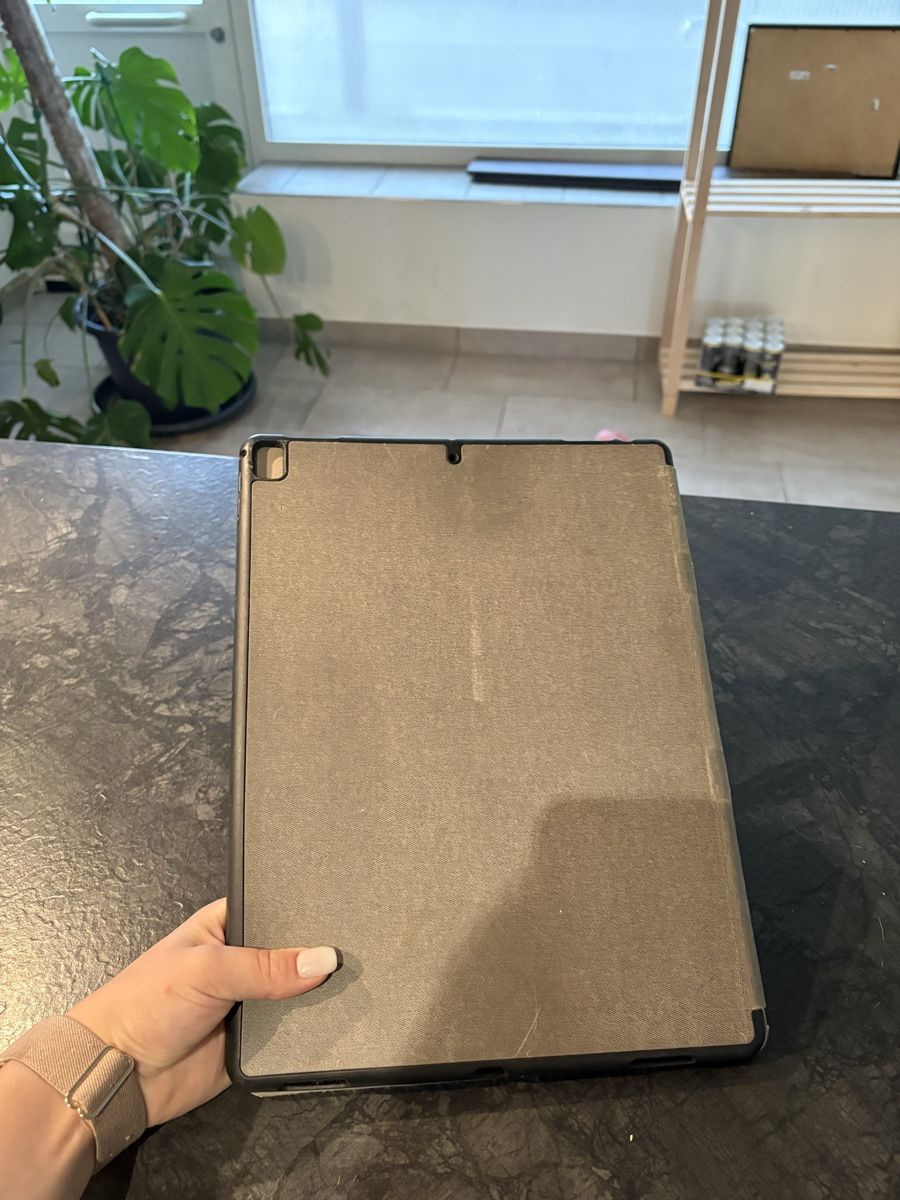 Apple Tablettes PC: iPad Pro 12.9 pouces 2e génération  – D'occasion à Chézard-St-Martin par M.C2501 4