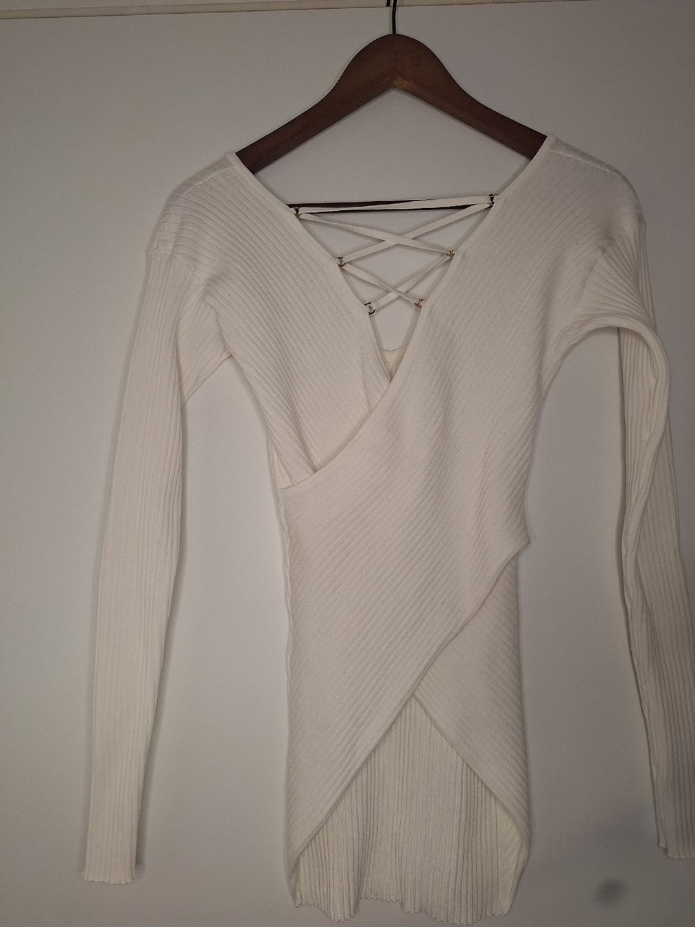 Guess Maglioni & Felpe: Guess Strickpullover  weiss, Gr. S, sexy Rückenausschnitt – Usato da Adlikon b.Regensdf venduto da che_xxb9 4