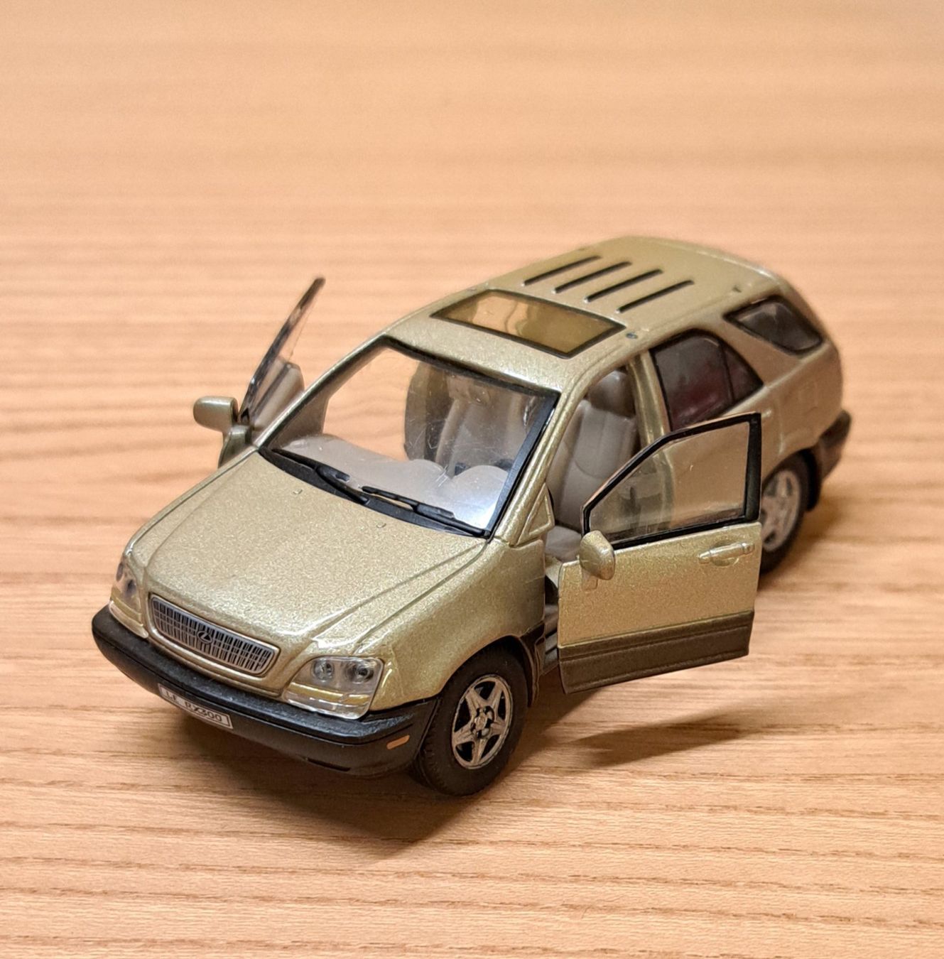 Lexus Modellini d'auto: Lexus RX300 Modell – Usato da Dietlikon venduto da kosta.katoglou 3