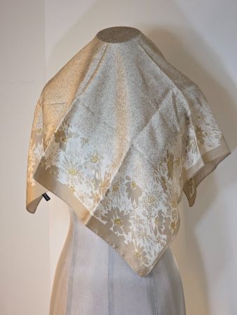 ungetragen: Foulard floral hellbeige goldbeige gold 67x67cm