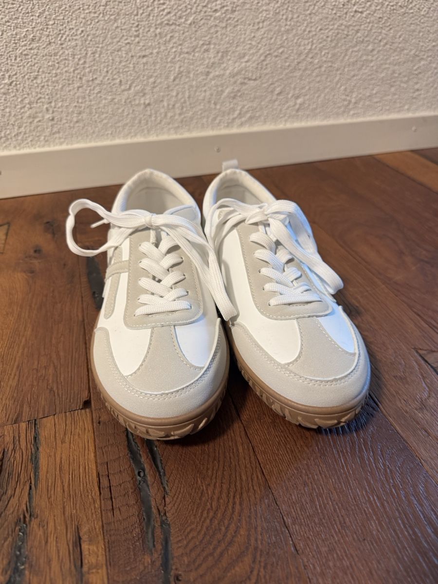 Scarpe da donna: Damen Sneaker beige/weiss Grösse 40 – Nuovo (secondo la descrizione) da Watt venduto da lou_m5tq