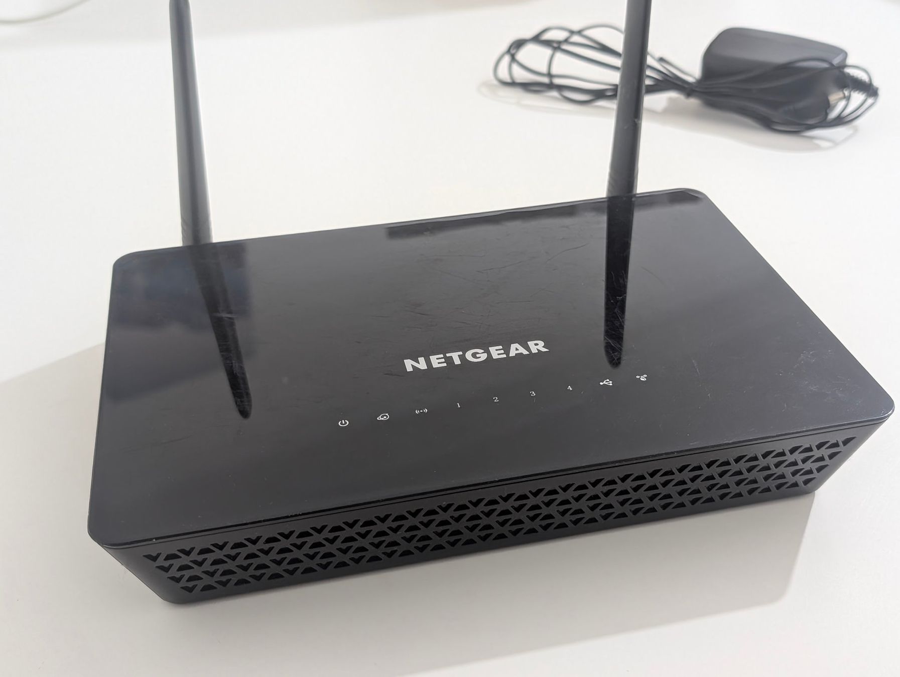 Netgear Modem & Router: Netgear AC1200 R6220 Access Point WLAN Router – Usato da Genève venduto da ssc263