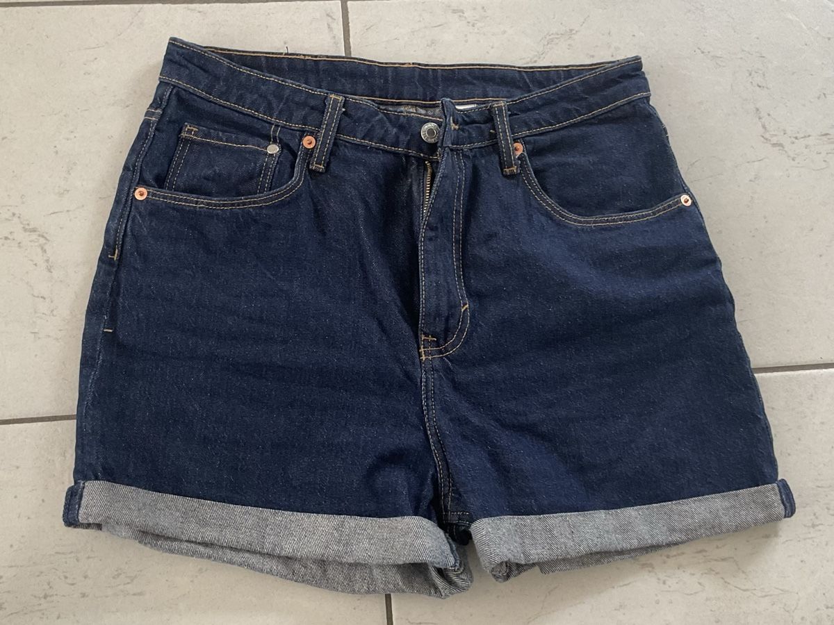 H&M Jeans: H&M Mom Shorts Regular fit Grösse 42 – Nuovo (secondo la descrizione) da Wenslingen venduto da dusty77