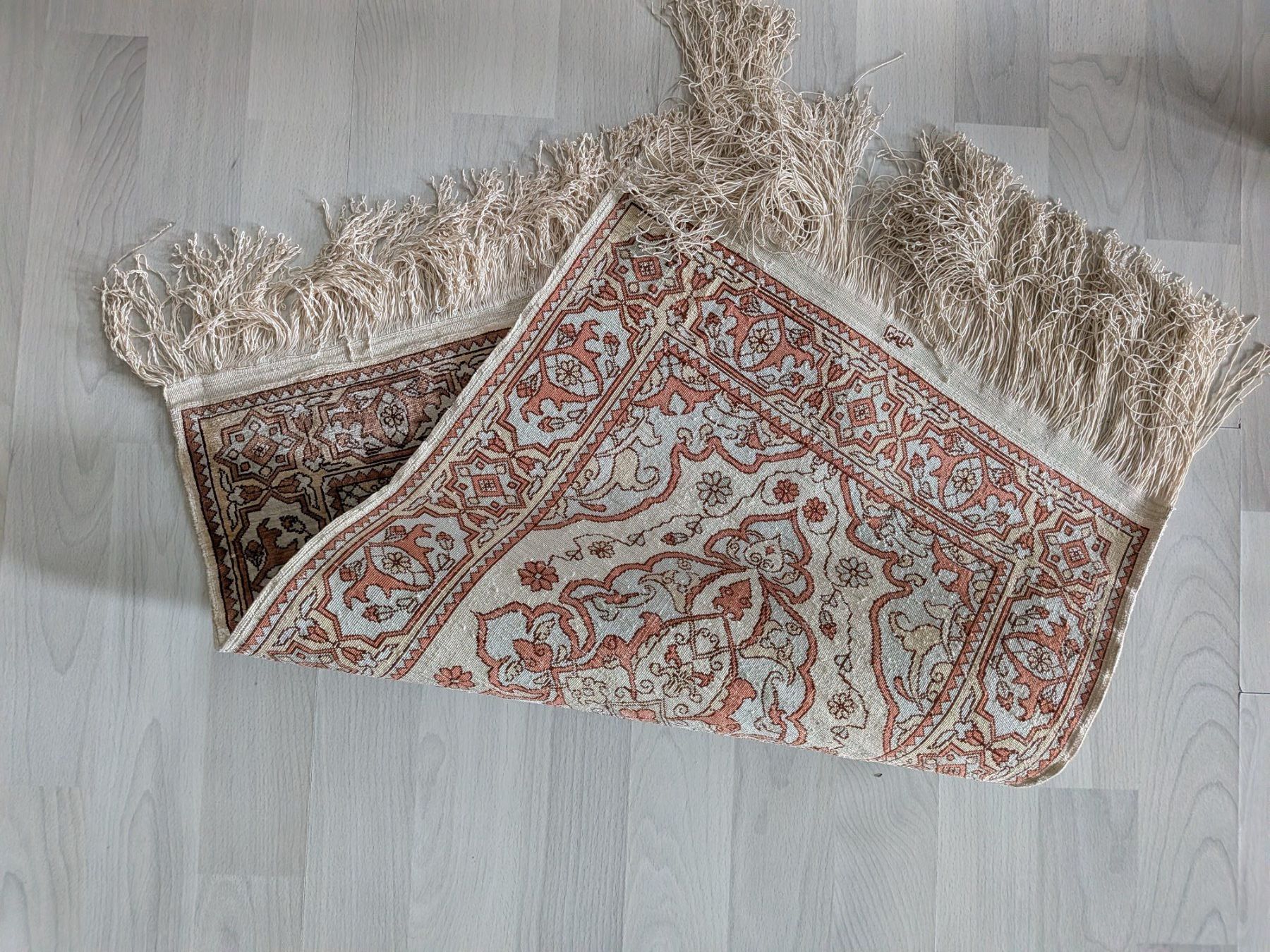 Tappeti: Kleiner Orientteppich, vermutlich Seidenteppich, signiert – Usato da Emmen venduto da Brockofsky 4