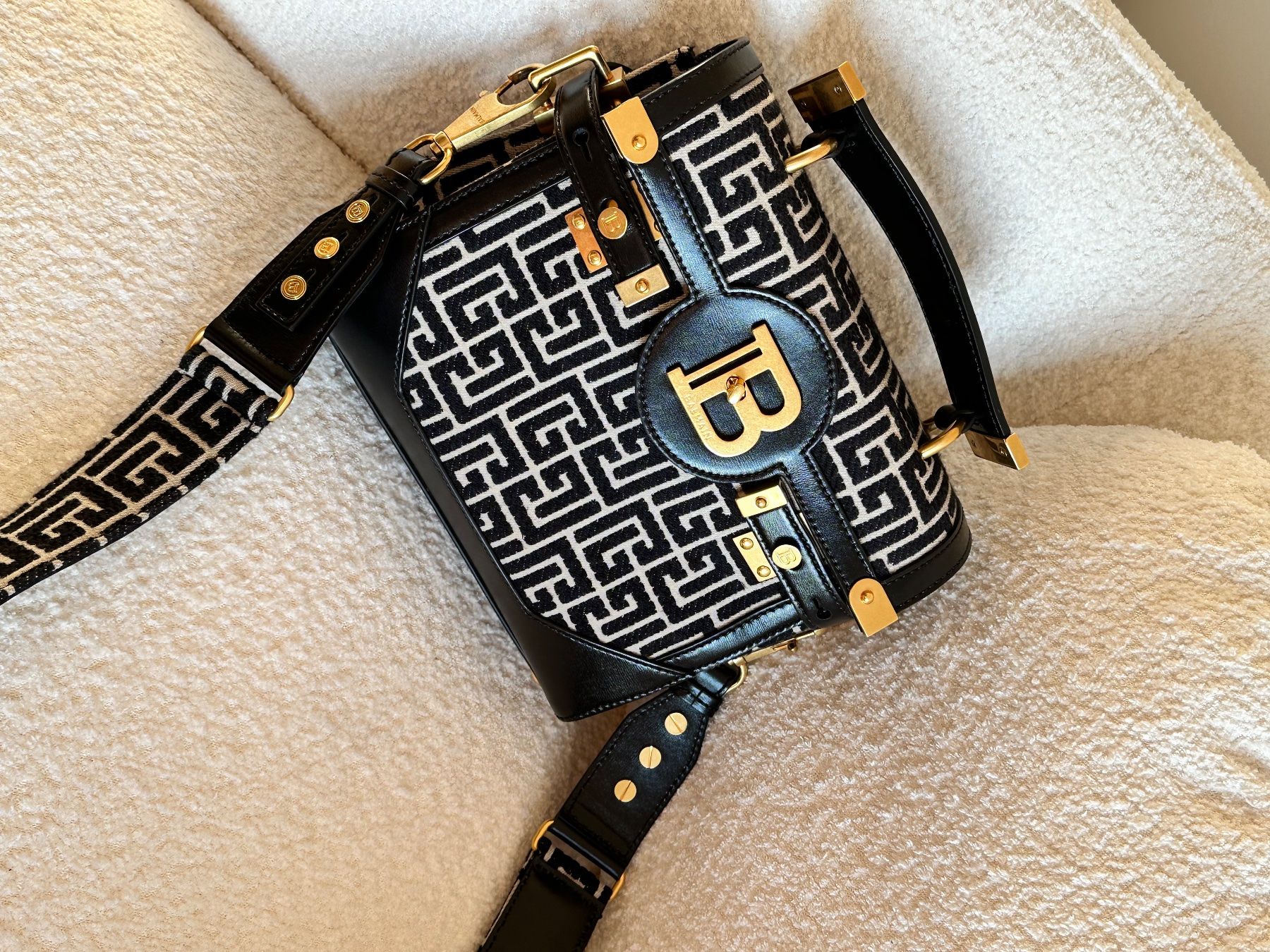 Balmain Taschen für Damen: Balmain Buzz – Neu (gemäss Beschreibung) aus Läufelfingen von kiaverann 1