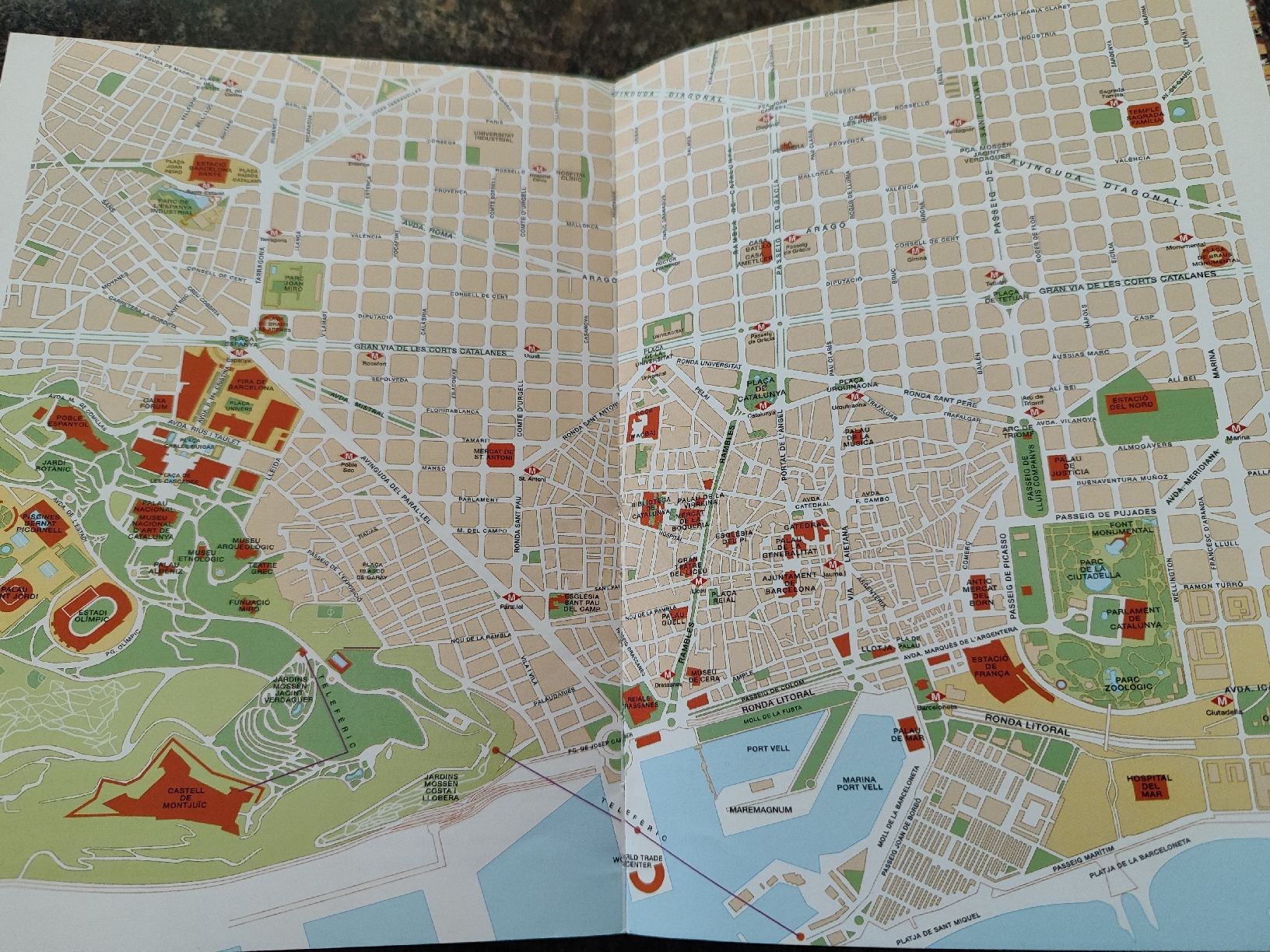 Libri: Reiseführer Barcelona – Usato da Madiswil venduto da marmotte63 2