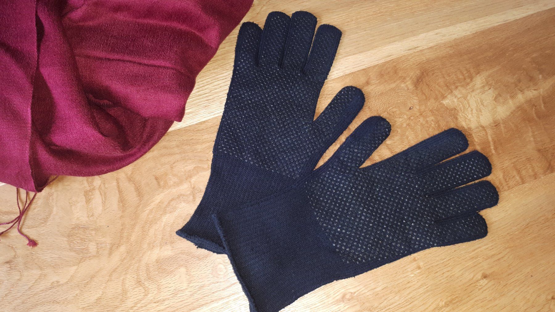 Guanti & manicotti: Damen Fingerhandschuhe, schwarz – Usato da Mühlethal venduto da prackendorf