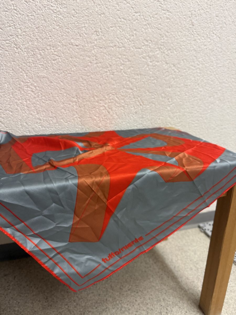 Foulards & écharpes: Tutto/ Niente Seidentuch – Neuf (Voir description) à Biel/Bienne par lichterhoh