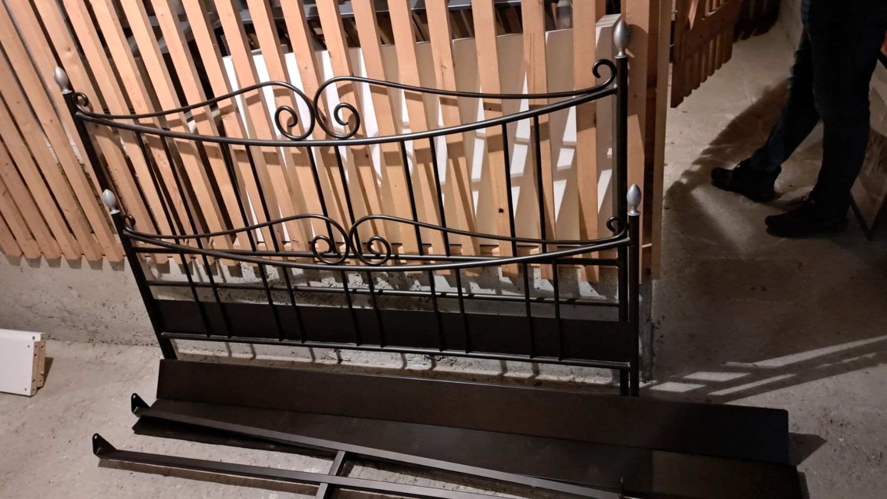 Lits: Bett – D'occasion à Schaffhausen par DavBev1998 1