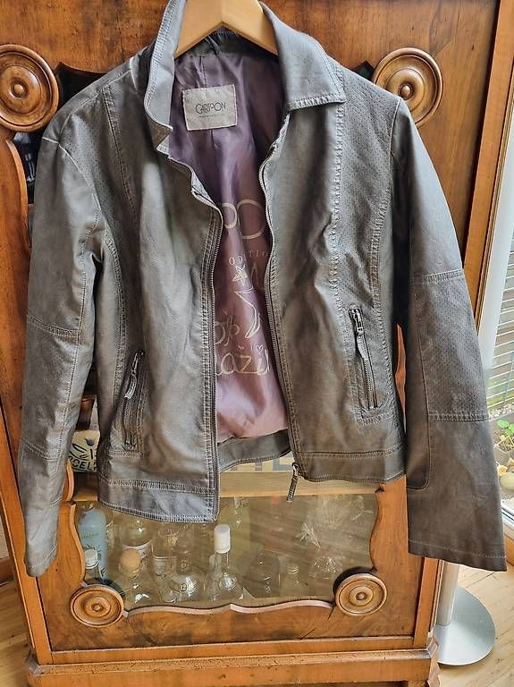 Vestes: Kunstlederjacke Grösse 40 – D'occasion à Witterswil par Katja... 1