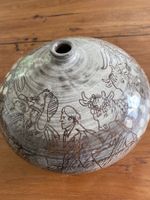 Blumenvase mit Alpaufzug aus Keramik