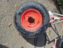 Pneu mit Felgen