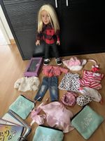 Im Glück Puppe mit viel Zubehör