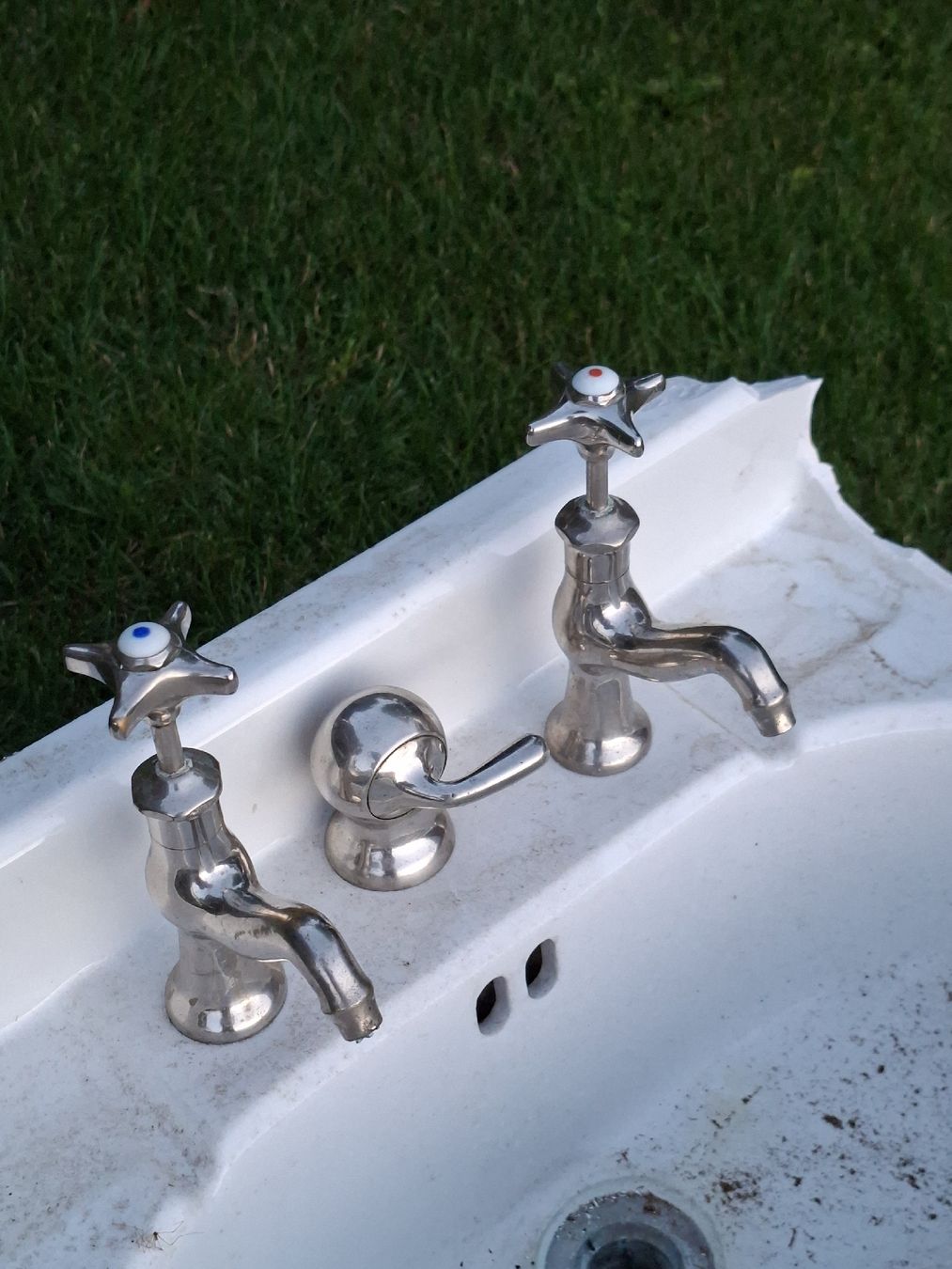 Robinetterie: Antike Lavabo Wasserhanen  – D'occasion à Ganterschwil par HeidiuPeter 4
