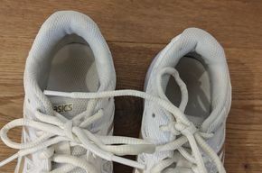Asics Scarpe per ragazzi: Asics Hallenschuhe Gr. 33.5 – Usato da Oberhofen AG venduto da iitf2020 3