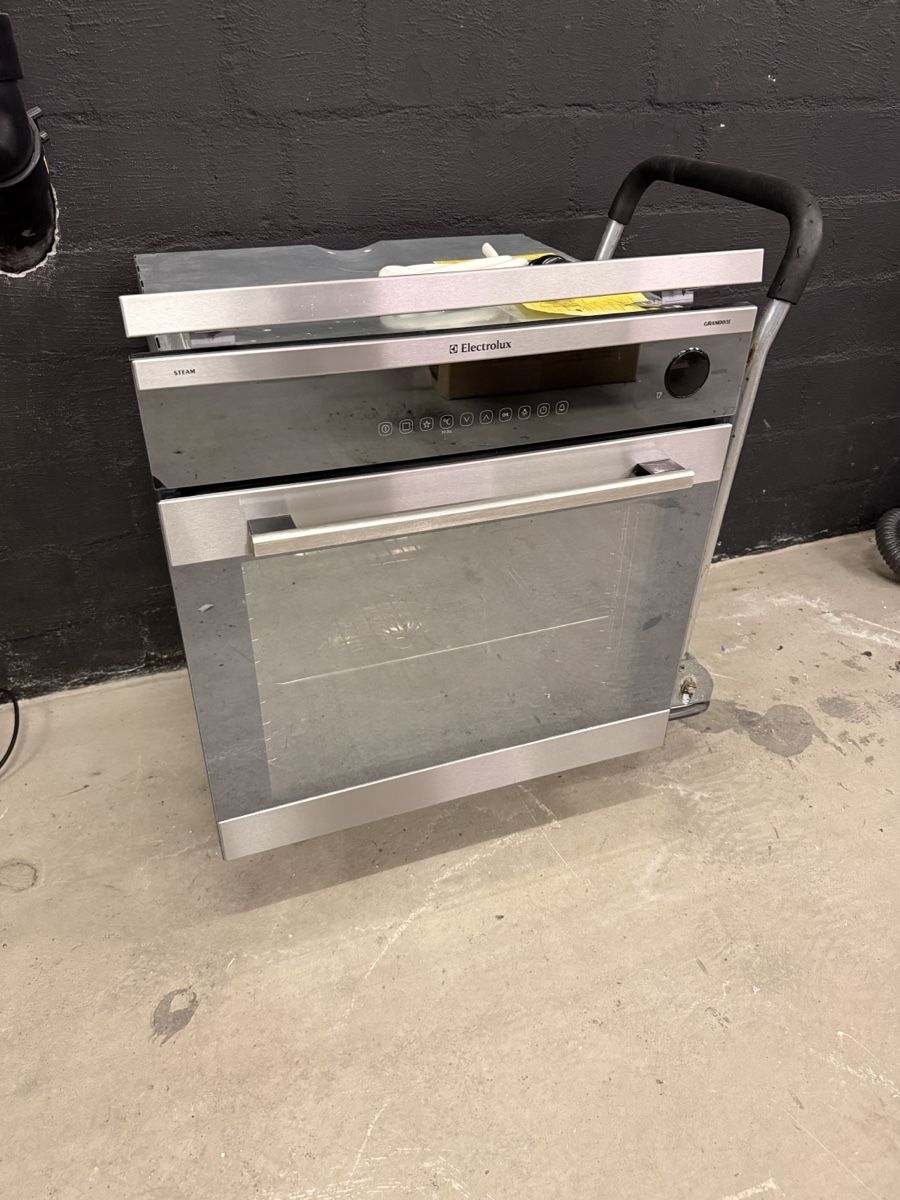Electrolux Elettrodomestici da cucina: Backofen Electrolux Steam Edelstahl – Nuovo (secondo la descrizione) da Näfels venduto da Meelis