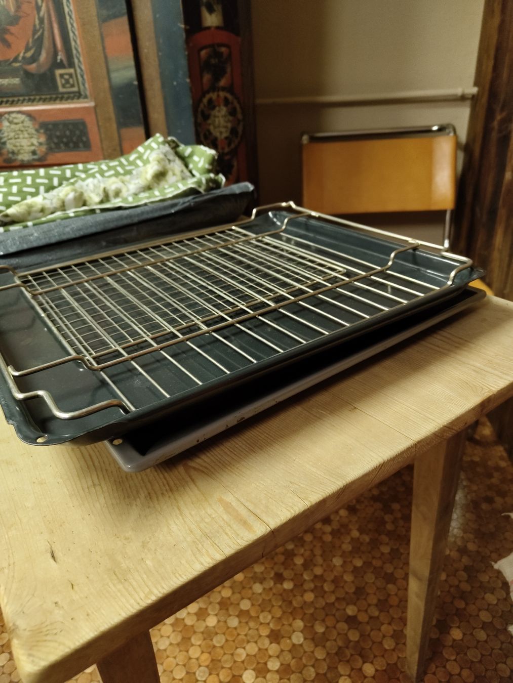 Elettrodomestici da cucina: Backbleche mit Rost für Backofen – Usato da Schleinikon venduto da Frogman416