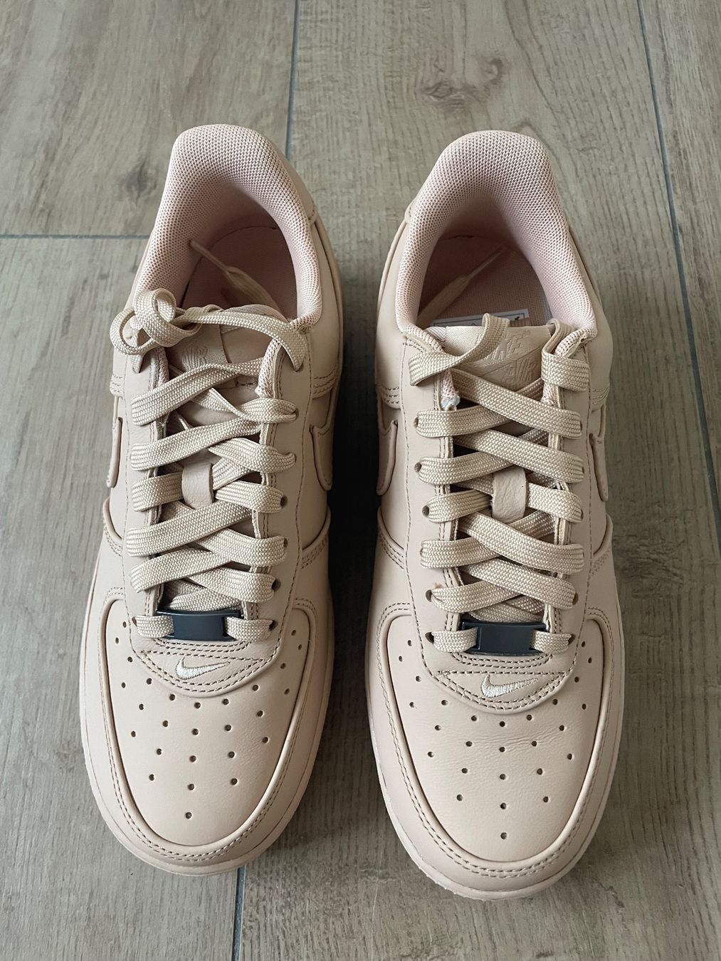 Nike Chaussures hommes: Nike Air Force 1 Low Retro Gr. 39 NEU – Neuf avec emballage d'origine à Waltenschwil par hansnine 2