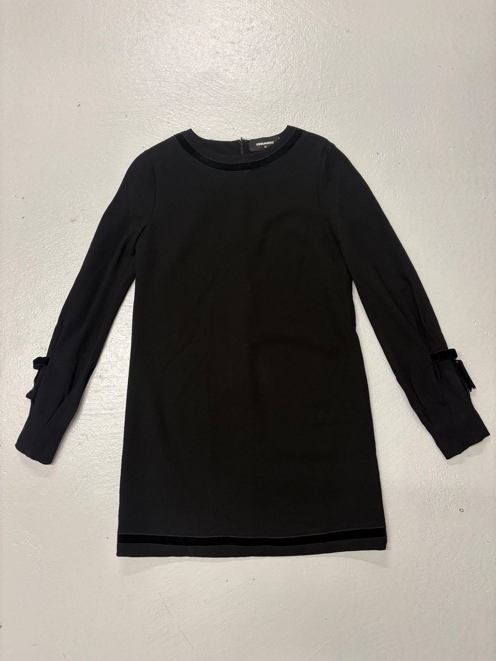 Dsquared2 Kleider: DSQUARED2 kurzes Kleid Gr. 36 Wolle Samt Langarm – Neu (gemäss Beschreibung) aus Regensdorf von secondchancefashion 1