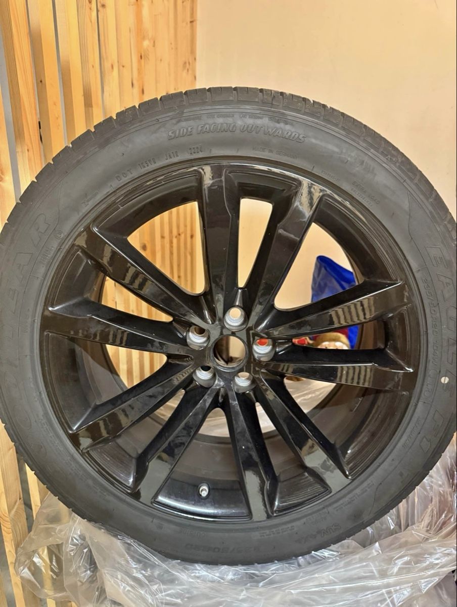 Jaguar Jantes: Jantes Jaguar E-Pace 20” + pneus été – Neuf (Voir description) à Delémont par Frgl