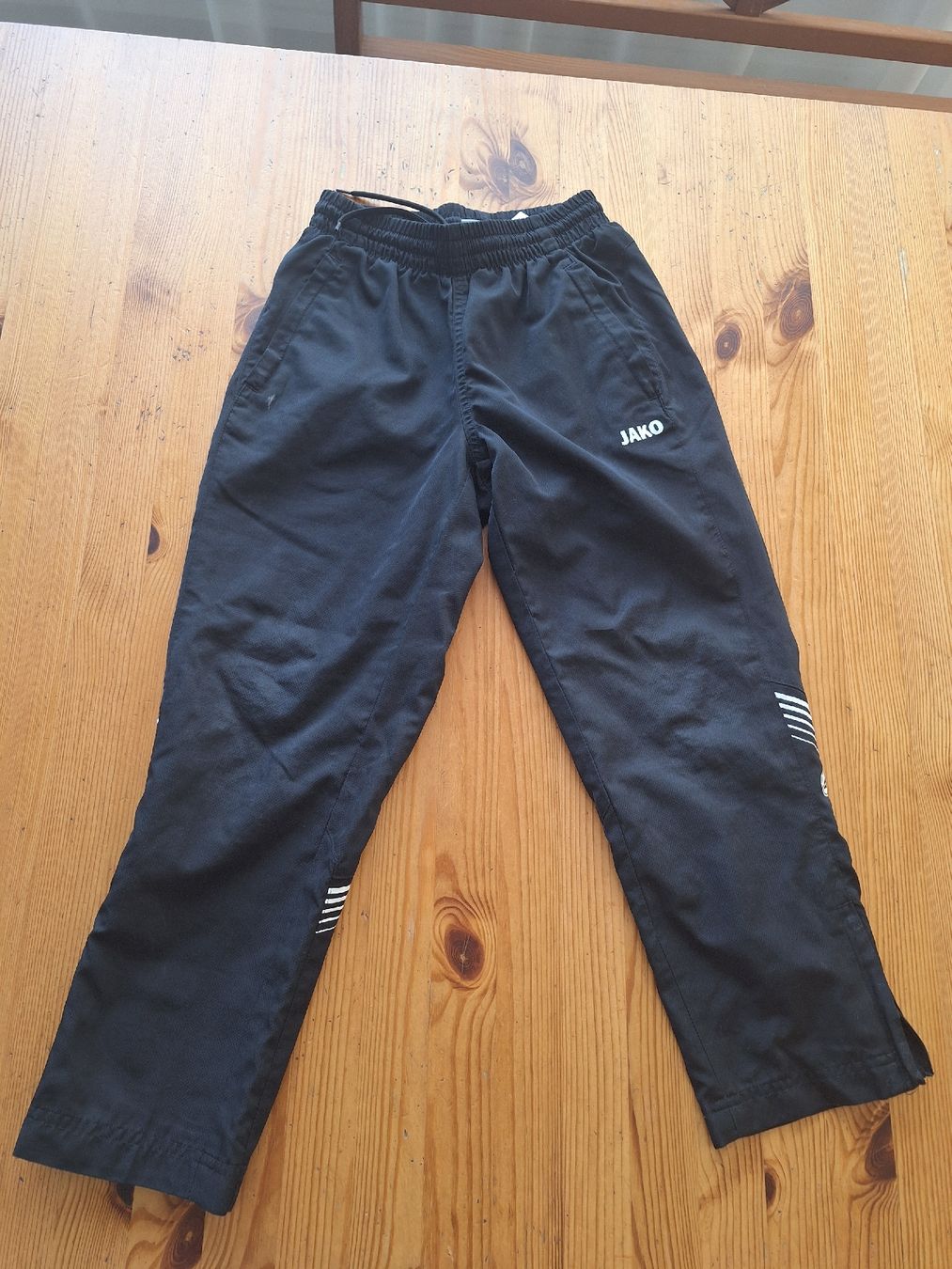 Lotti & Set di vestiti: Sportkleiderset Grösse 128 – Usato da Aesch BL venduto da ChezToKa 1