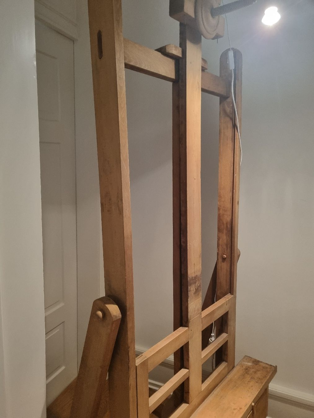Articoli in legno: Holz staffelei ca.250j.alt – Usato da Zürich venduto da eva4107