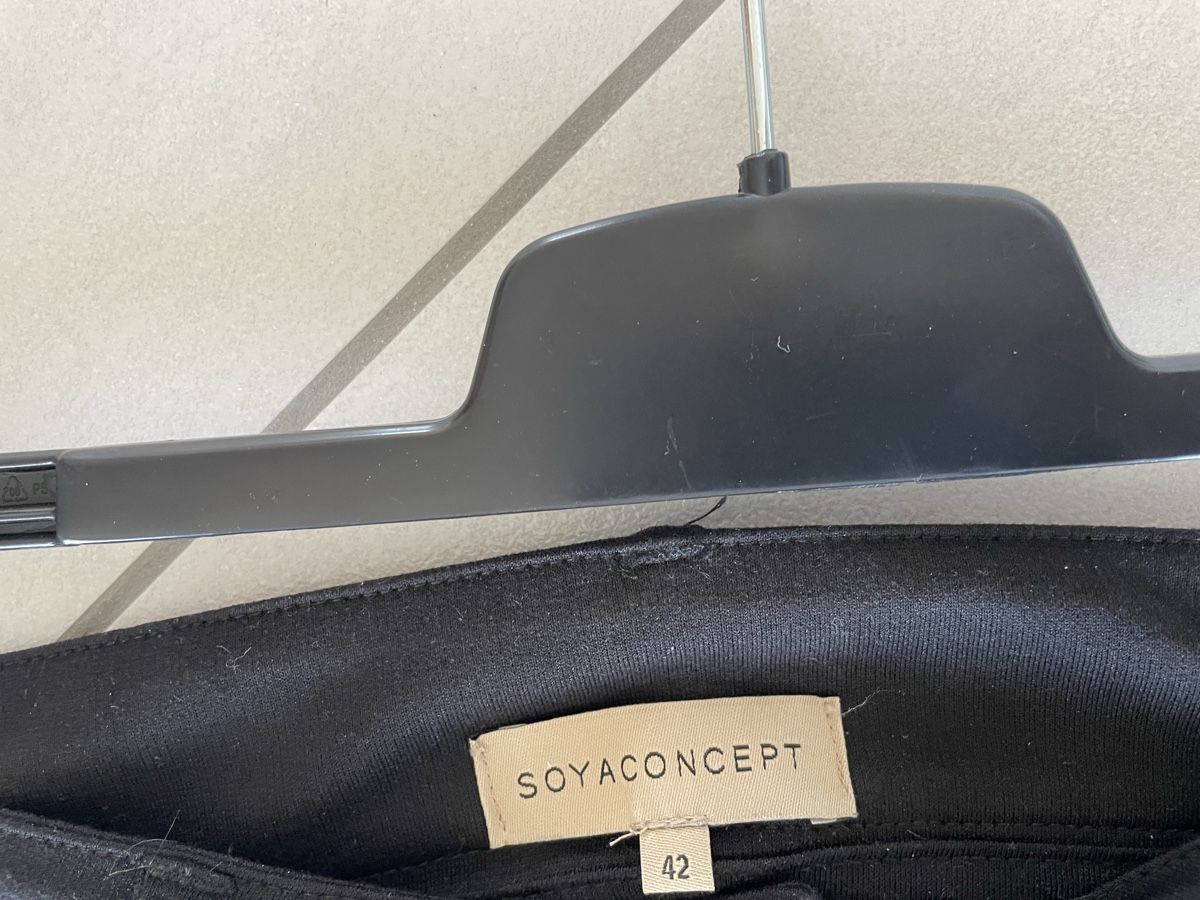 Pantaloni: Schwarze Damenhose Gr 42 neuwertig – Nuovo (secondo la descrizione) da Rüti ZH venduto da kar_xx9l 4