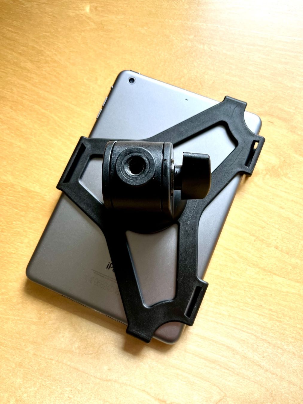 König & Meyer Supporti a parete: iPad Stativ Halter K&M für iPad mini 1, 2 oder 3 – Usato da Hitzkirch venduto da Pe3 1