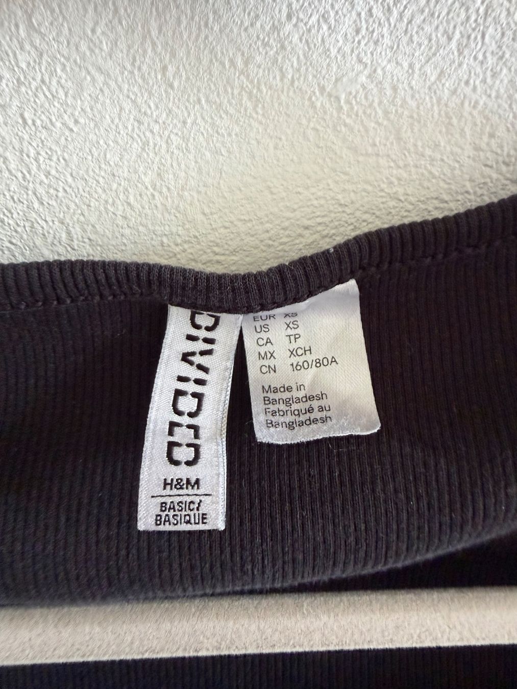 H&M Tops: H&M black Top – Gebraucht aus Winterthur von 200_g8ht 2
