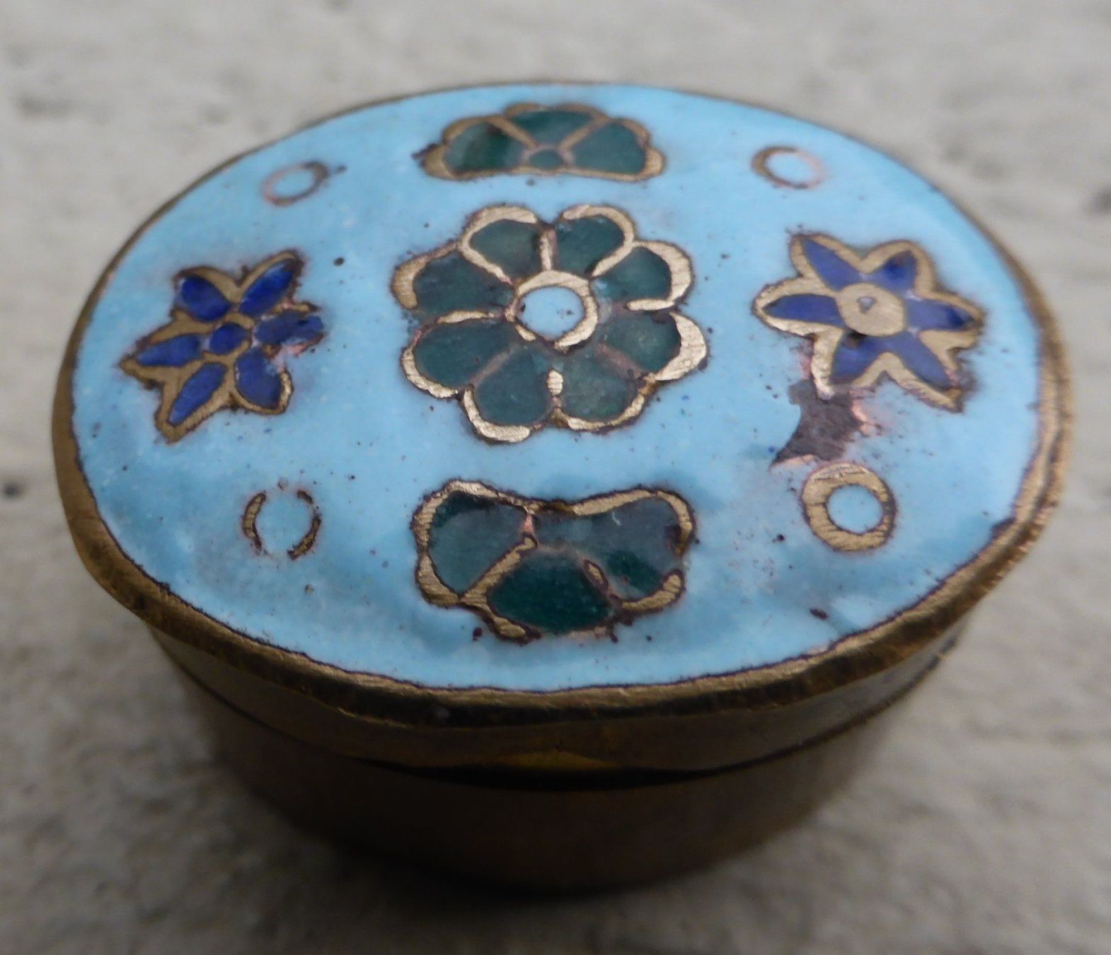 Tutte le decorazioni: CLOISONNÉ -DOSE;---ANTIK /  ALT;---HAND -ARBEIT; INTERESSANT – Usato da Zürich venduto da tritonis 1