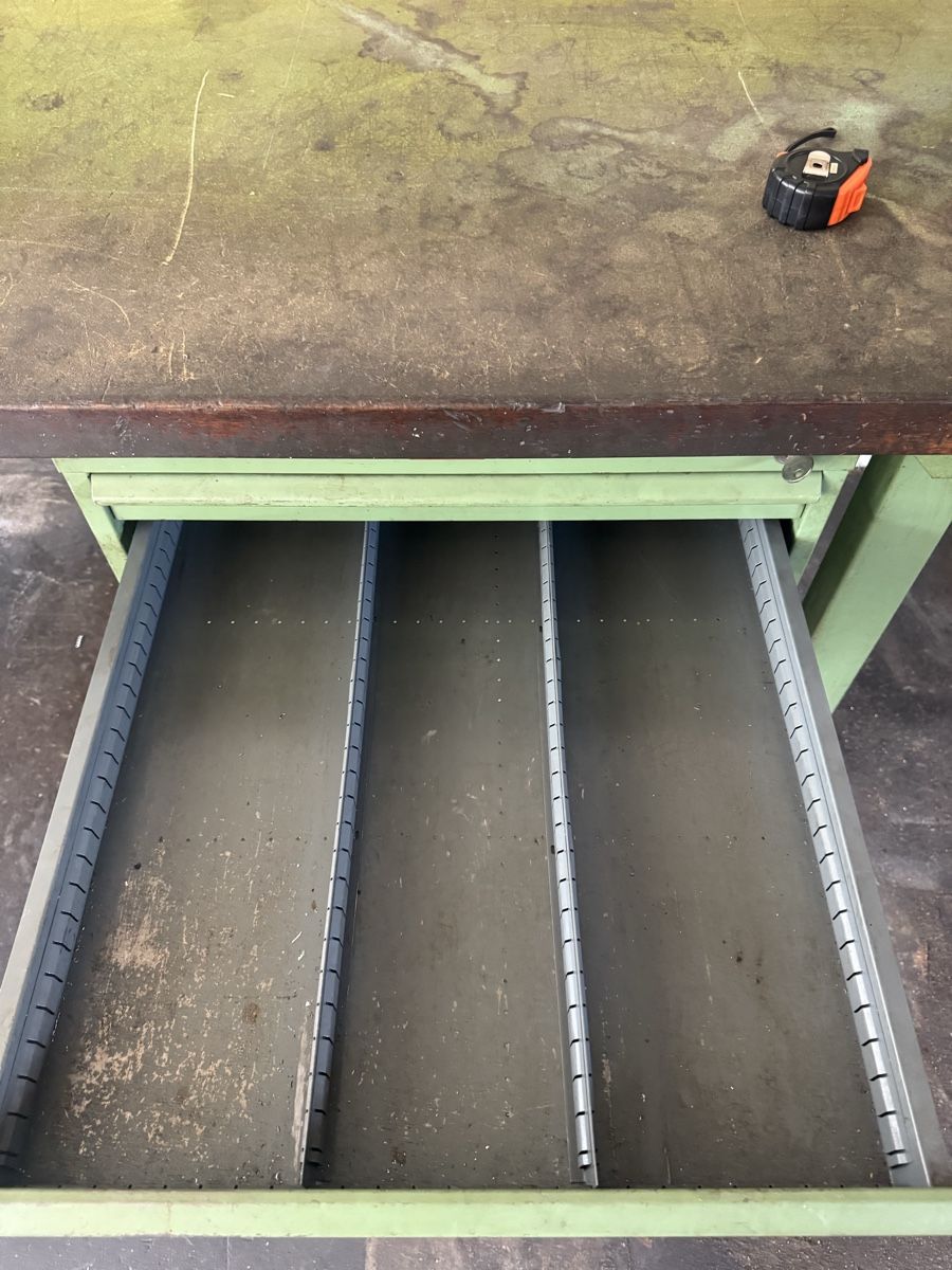 Établis: Établi industriel Schede AG avec étau – env. 2000 × 800 mm – D'occasion à Aarberg par SNMachines 3