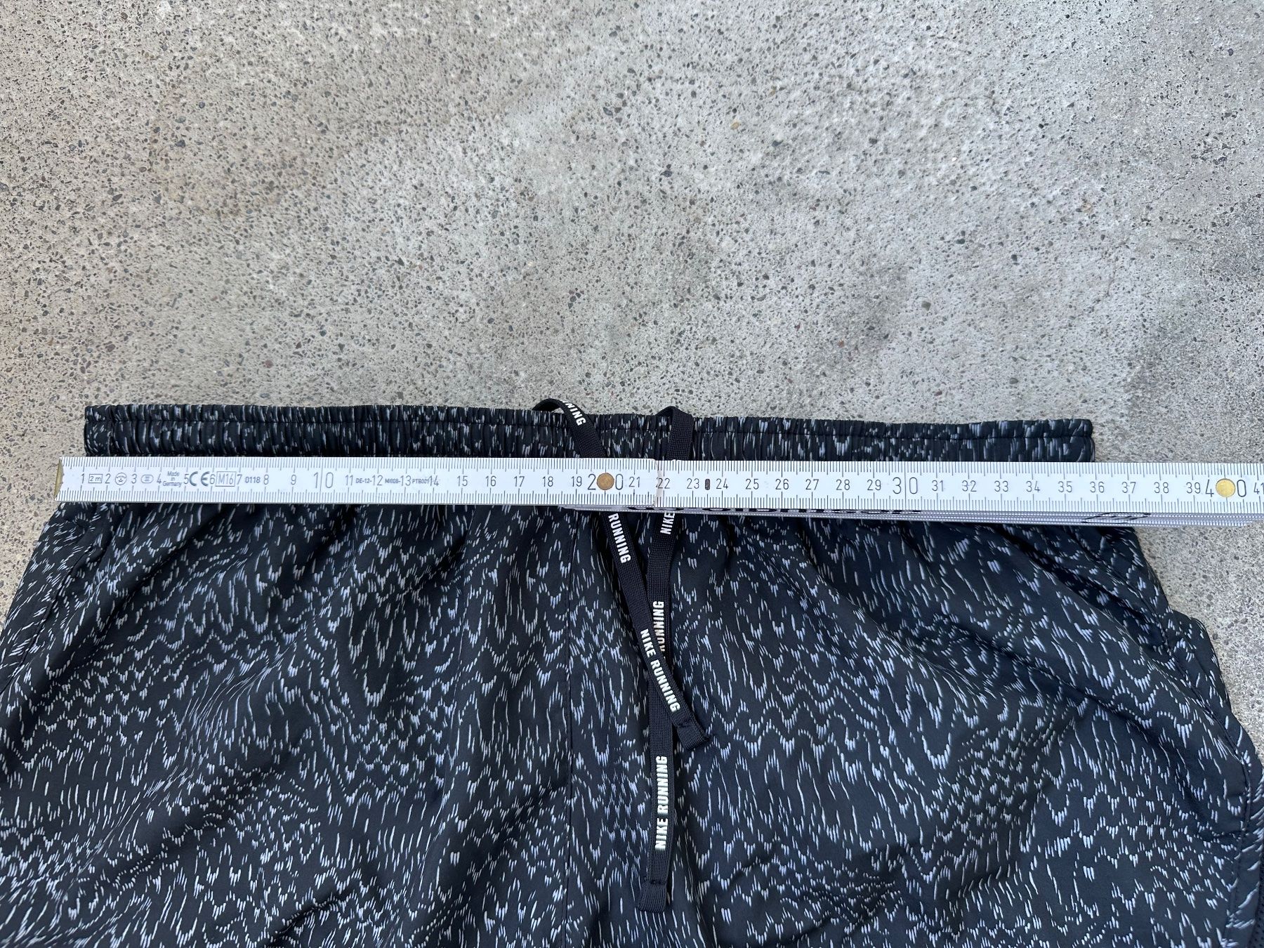Nike Hosen: Nike Shorts schwarz – Gebraucht aus Zürich von ong8 3