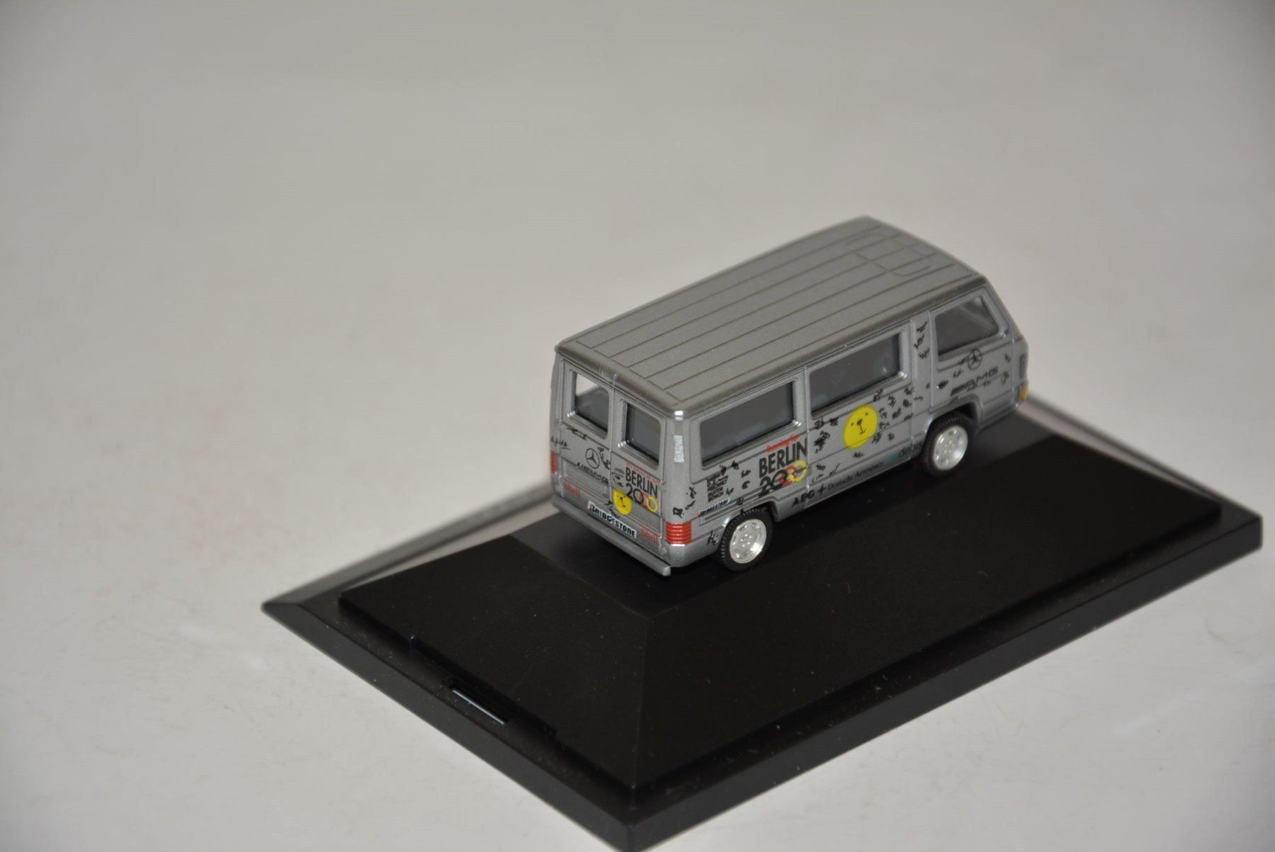 Herpa Modellini d'auto: Mercedes100D Bus Berlin 2000  Herpa 1:87 – Nuovo e nell'imballaggio originale da Goldach venduto da Feivel9 5