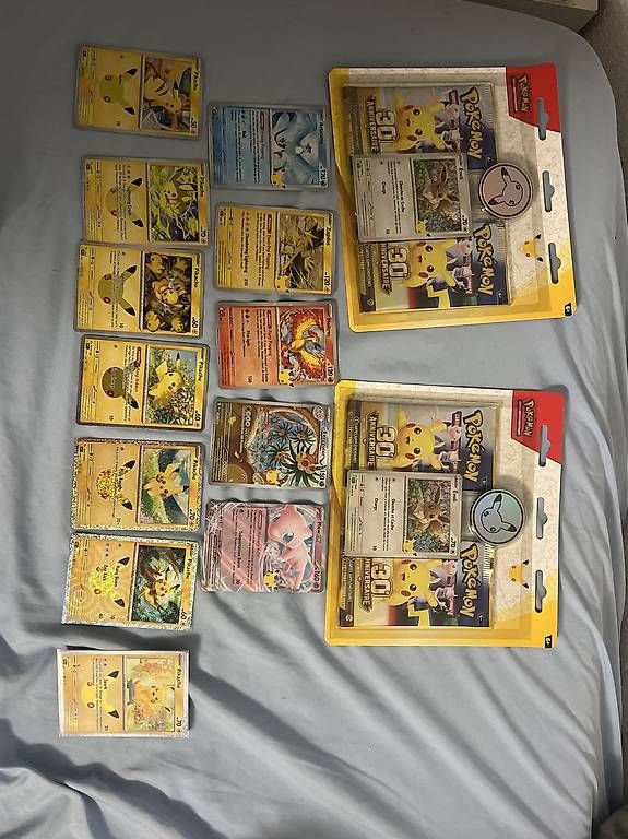 Carte collezionabili: Pokemon 30th Anniversary Bundle | Blister + Pikachu  – Nuovo e nell'imballaggio originale da Romanshorn venduto da theodoriuss