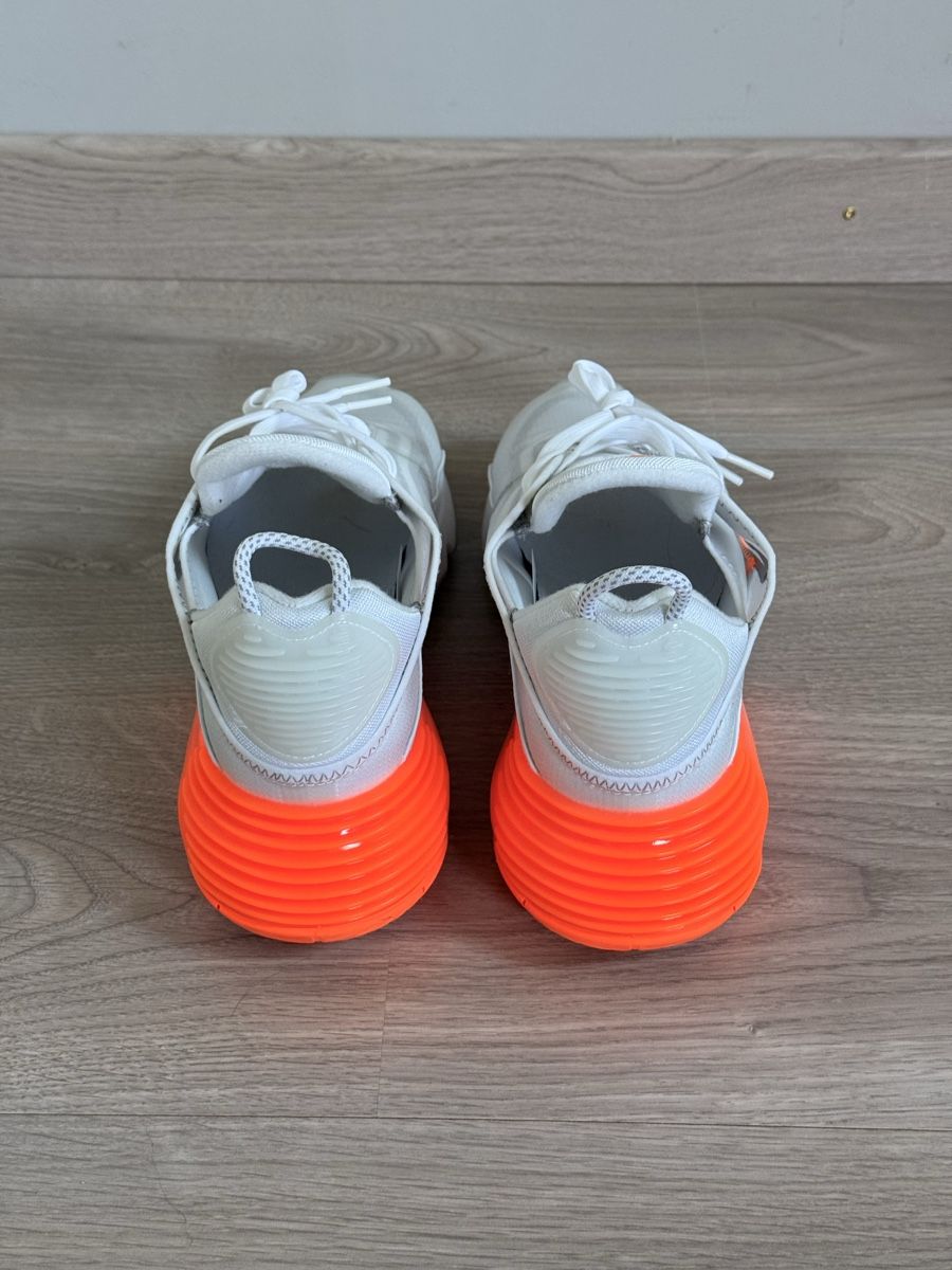 Scarpe da uomo: NIKE AIR MAX 2090 BLANCHES ET ORANGE – Nuovo (secondo la descrizione) da Arzier-Le Muids venduto da arn_7rmh 2