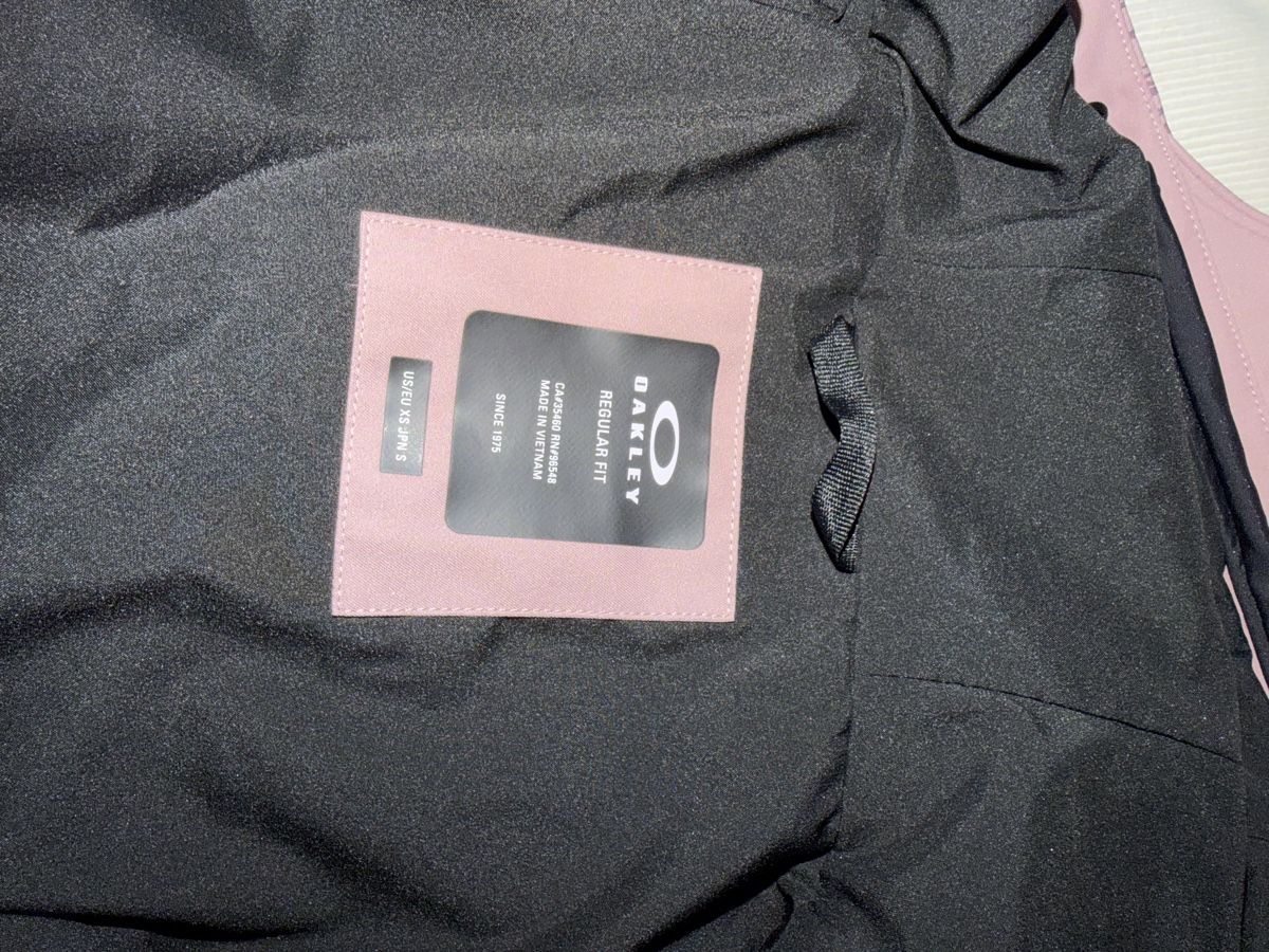 Oakley Giacche: Oakley Ski Jacket Pink Print Regular Fit Size S New – Nuovo e nell'imballaggio originale da Unterseen venduto da iry_78zl 1