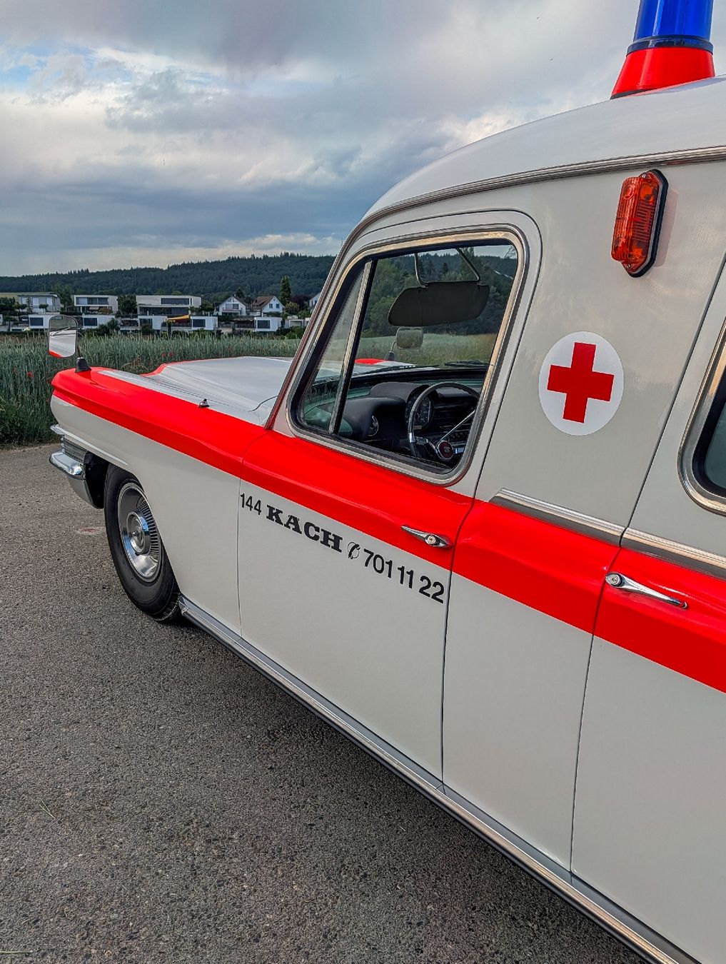 Cadillac Automobili: Cadillac Krankenwagen – Usato da Schlatt TG venduto da Rostlaube 1