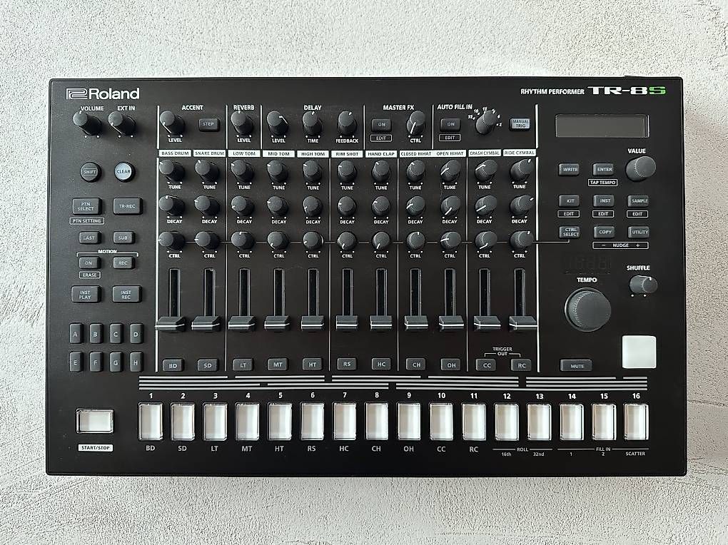 Roland Strumenti musicali: Roland TR-8S (RHYTHM PERFORMER) – Nuovo (secondo la descrizione) da Port venduto da jofaoe