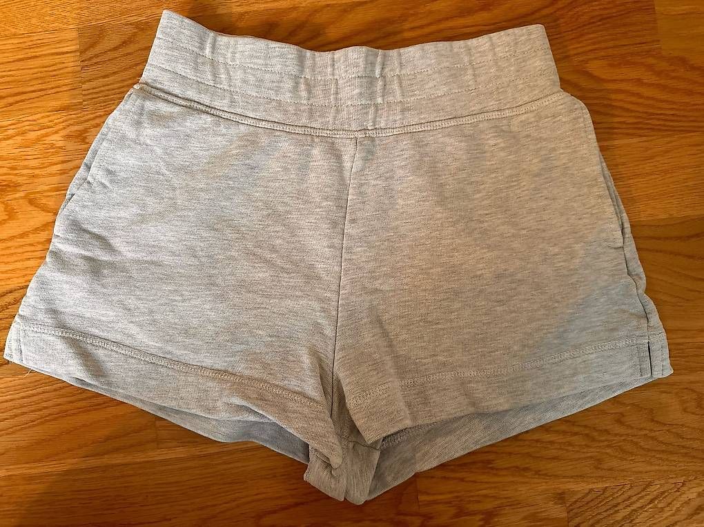 H&M Pantaloni: Shorts von H&M_Grau_Gr. XS. – Usato da Zürich venduto da Sunnyflower97 1