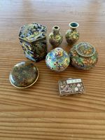 Konvolut Cloisonné Emaille Dosen und Vasen 7-teilig