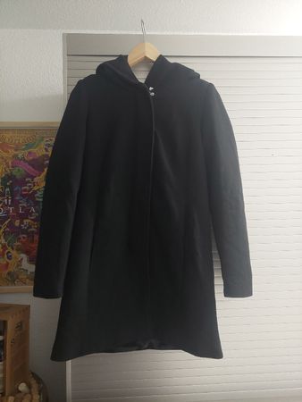 Damen Jack Vero Moda schwarz mit Kapuze Grösse S