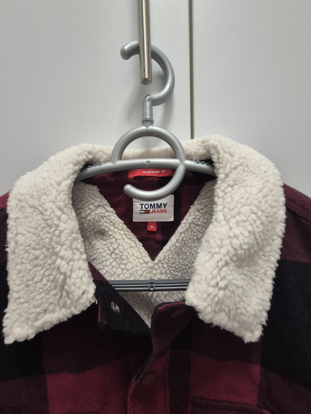 Tommy Hilfiger Jacken: Tommy Hilfiger Jacke XL – Gebraucht aus Volketswil von 2000ra 2