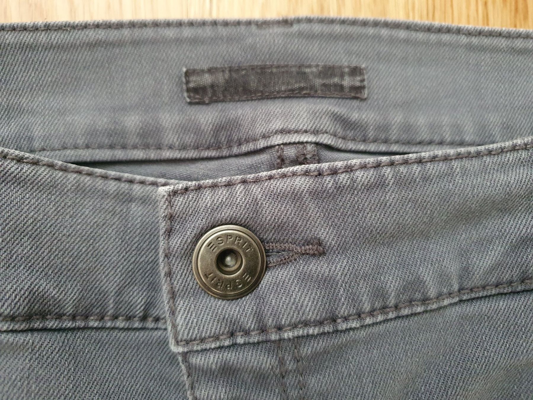 Esprit Jeans: ESPRIT Jeans Hose**** grau Gr. 40 (?) – Usato da Frick venduto da Baghira84 1