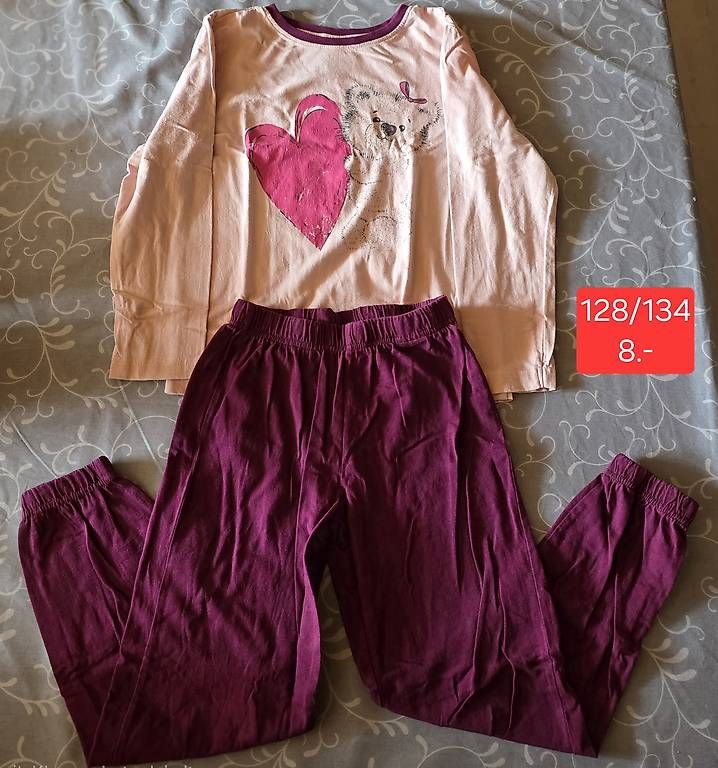 Pyjamas & Ähnliches: Kinderpyjama lang Bär mit Herz – Gebraucht aus Kirchlindach von CloodHouzi