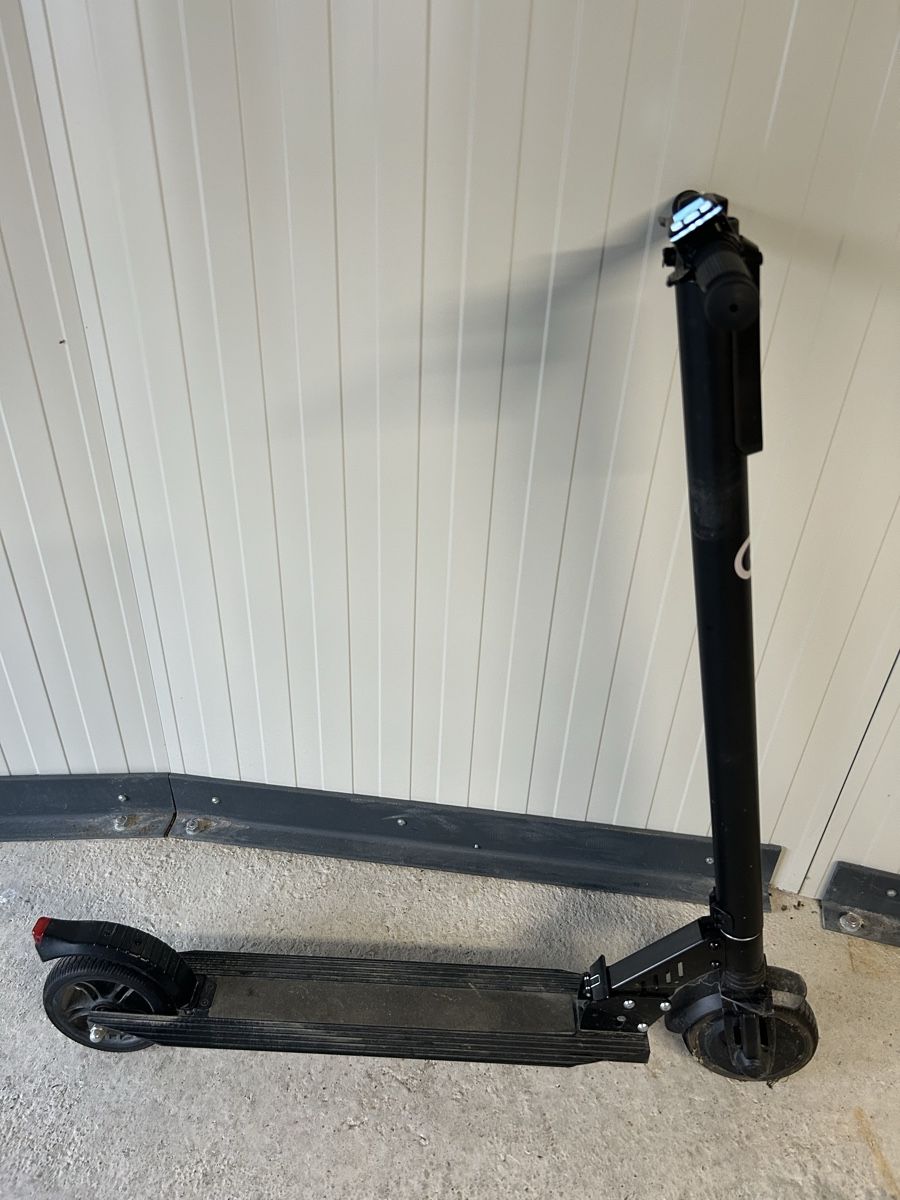 Scooter: E-Scooter CLASSIC 20 km/h schwarz – Nuovo (secondo la descrizione) da Amriswil venduto da iza_6gxz